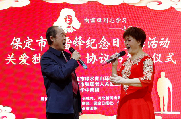 图片包含 人, 站, 年轻, 男人

描述已自动生成