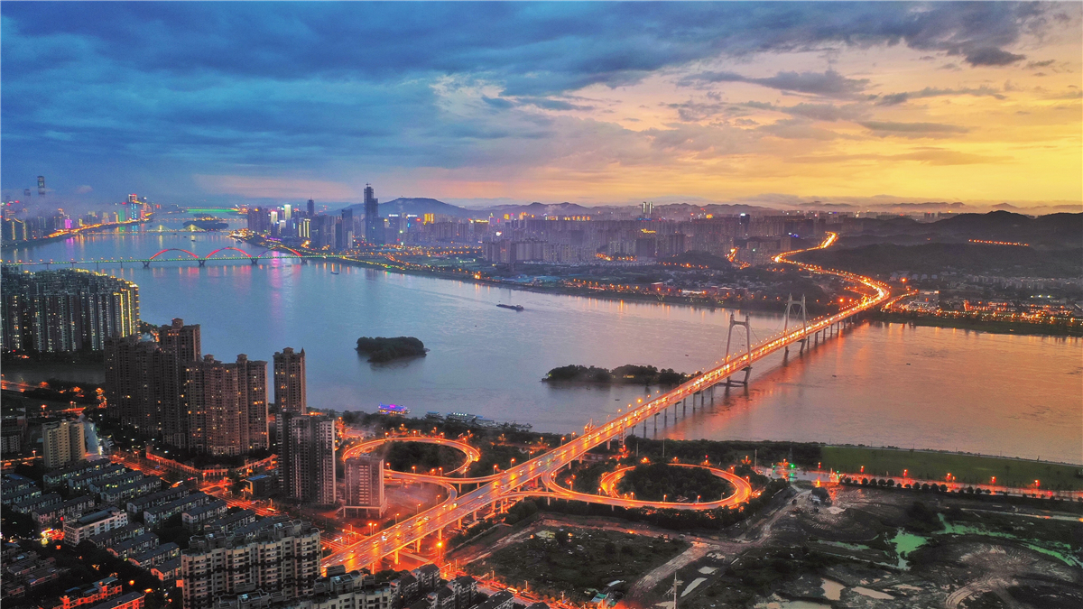 http://v.changsha.cn/upload/15/document_news/111104/20190728/document_news_content_5d3d8e855c863.jpg
